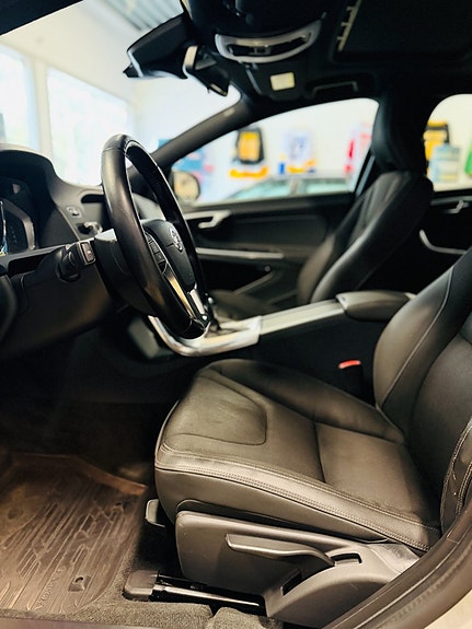 Volvo V60 14 of 23