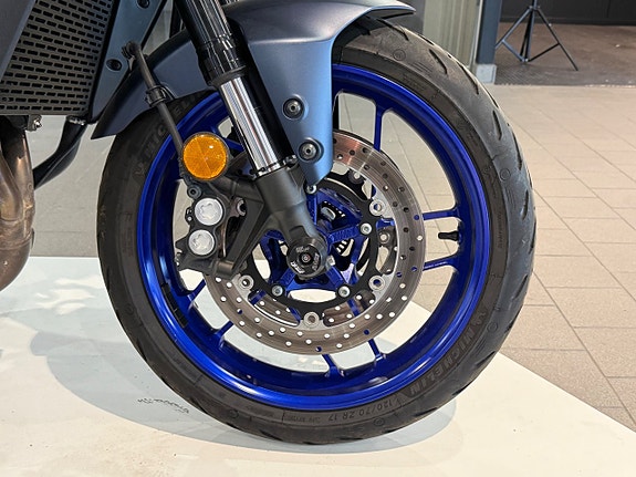 Yamaha MT-09 3 of 7