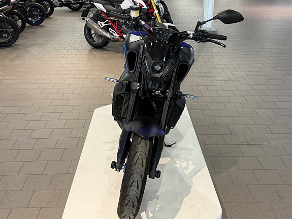 Yamaha MT-09 4 of 7