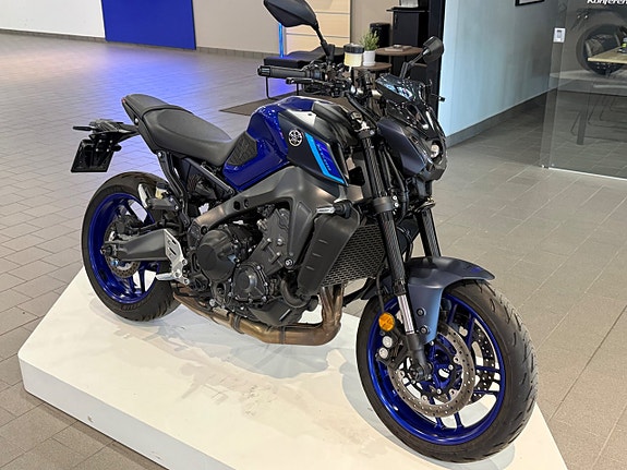 Yamaha MT-09 2 of 7