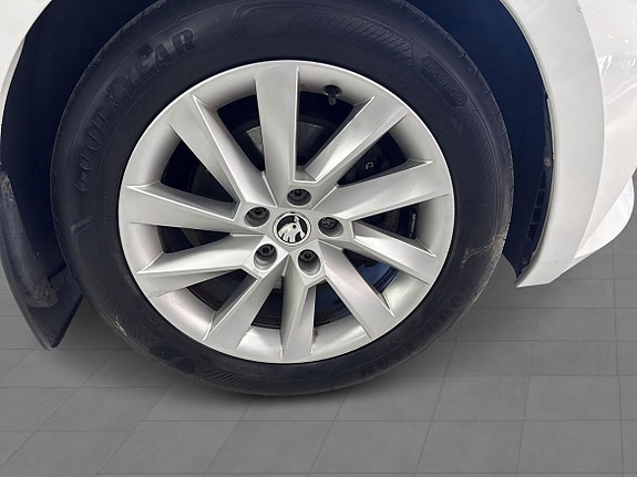 Skoda Superb 13 of 13