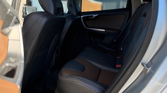 Volvo XC60 14 of 25