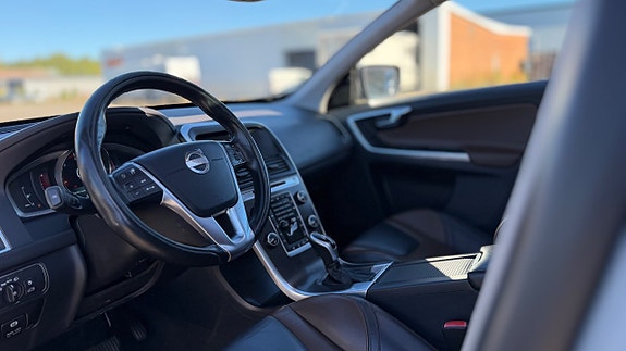Volvo XC60 10 of 25