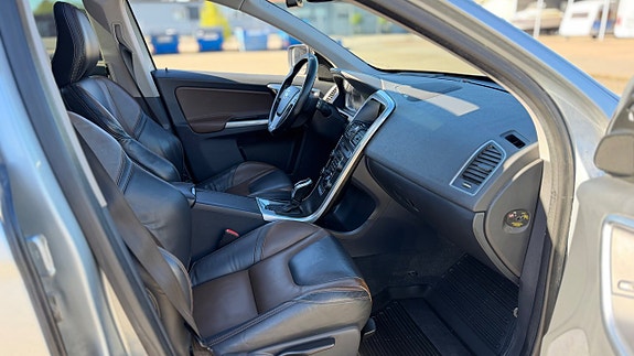 Volvo XC60 16 of 25