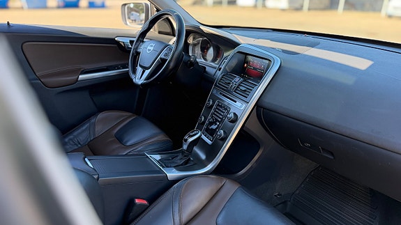 Volvo XC60 17 of 25