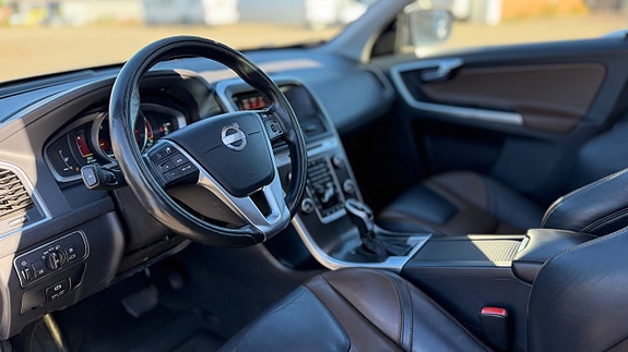 Volvo XC60 13 of 25