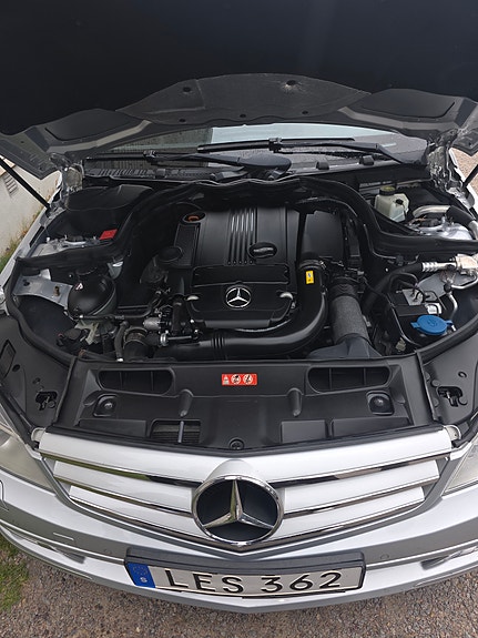 Mercedes-Benz C180 2 of 9