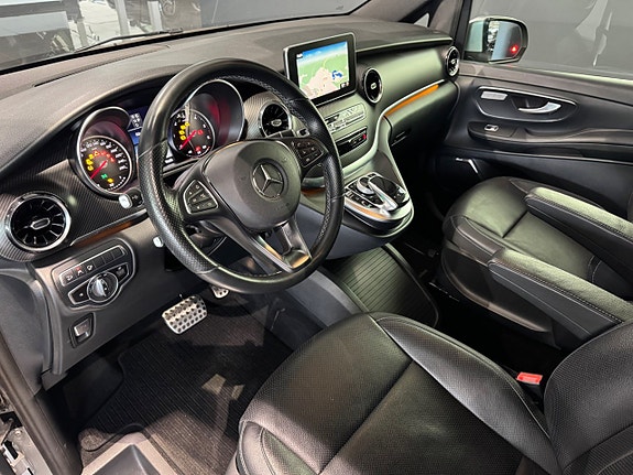 Mercedes-Benz V300 d 3 of 19