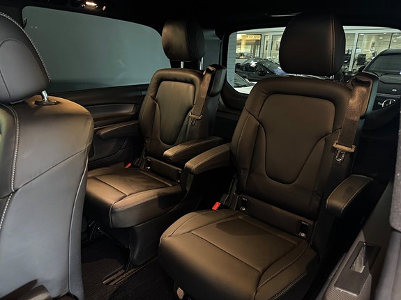 Mercedes-Benz V300 d 13 of 19