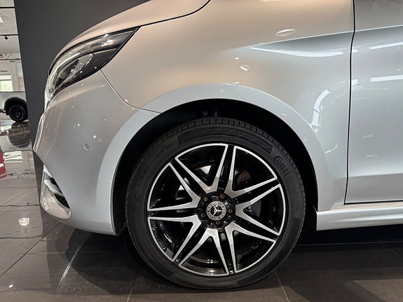 Mercedes-Benz V300 d 16 of 19