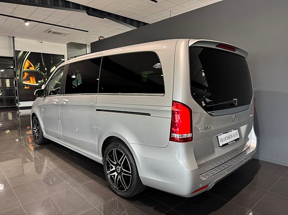 Mercedes-Benz V300 d 2 of 19