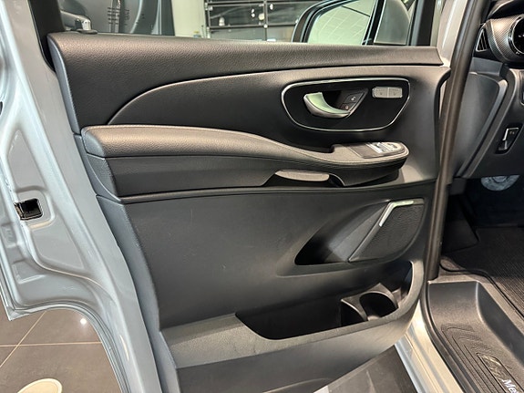 Mercedes-Benz V300 d 11 of 19