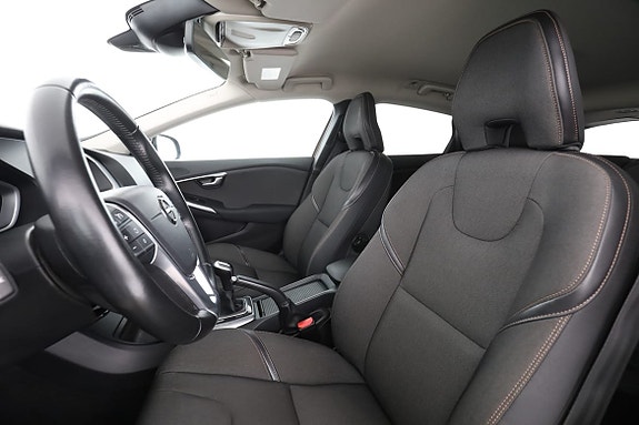 Volvo V40 Cross Country 11 of 30