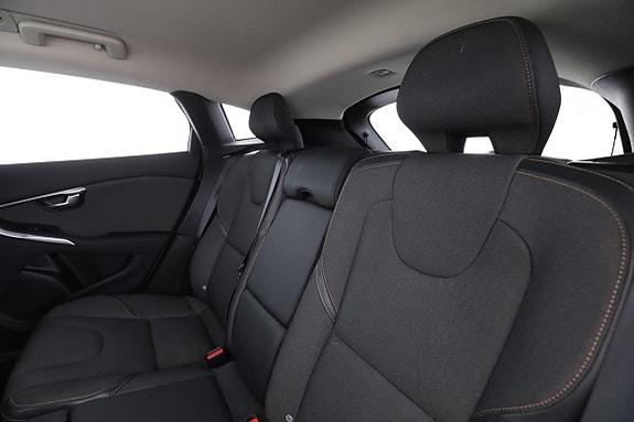 Volvo V40 Cross Country 15 of 30