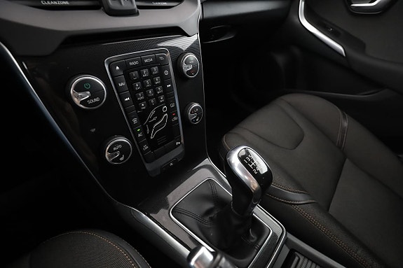Volvo V40 Cross Country 23 of 30