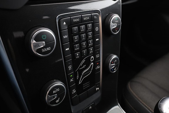 Volvo V40 Cross Country 24 of 30