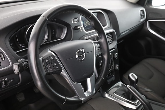 Volvo V40 Cross Country 12 of 30