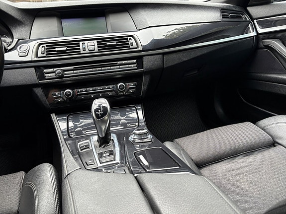 BMW 523i 11 of 17