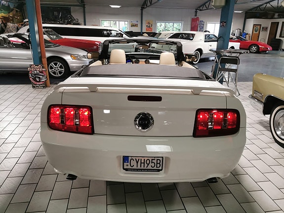 Ford Mustang 10 of 19
