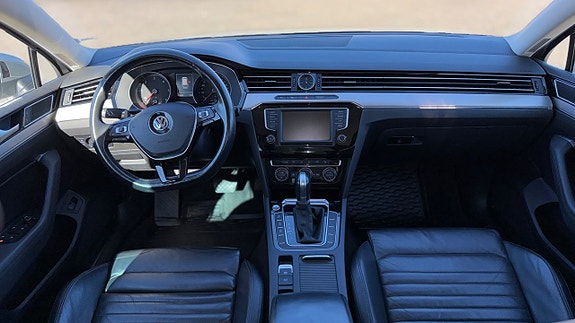 Volkswagen Passat 18 of 22