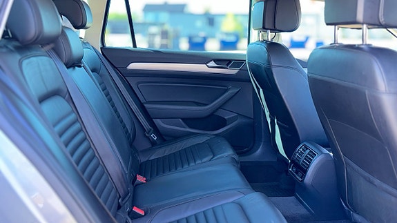 Volkswagen Passat 15 of 22