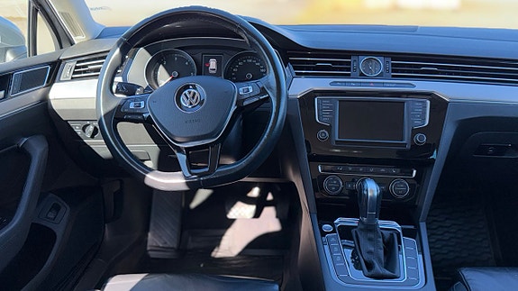 Volkswagen Passat 19 of 22
