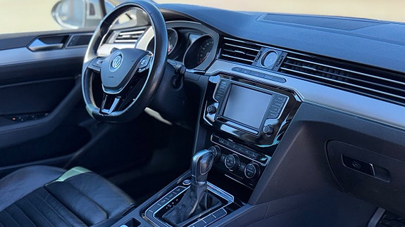 Volkswagen Passat 17 of 22