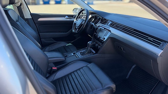 Volkswagen Passat 16 of 22