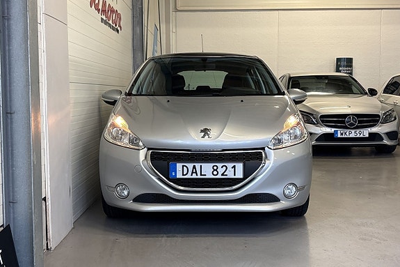 Peugeot 208 3 of 21