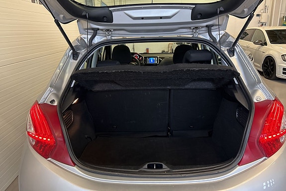 Peugeot 208 8 of 21