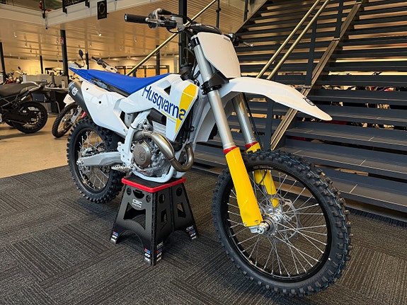 Husqvarna FC 350 2 of 9