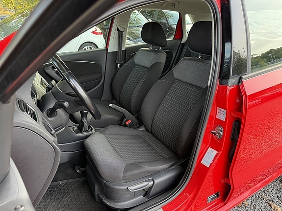 Volkswagen Polo 16 of 21