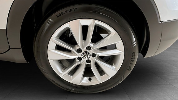Volkswagen T-Cross 6 of 12