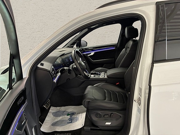 Volkswagen Touareg 12 of 12