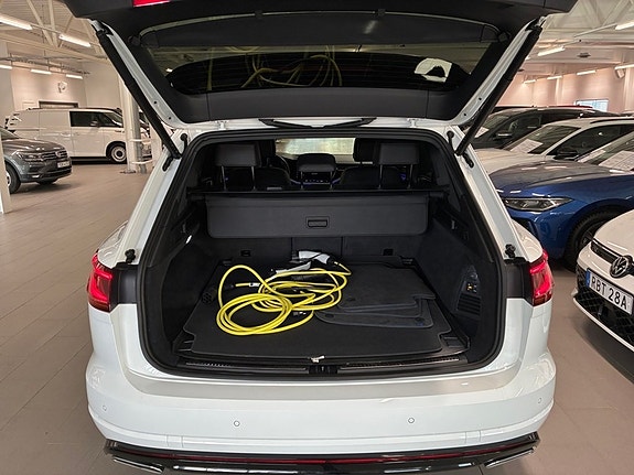 Volkswagen Touareg 8 of 12