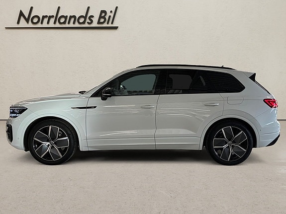 Volkswagen Touareg 2 of 12