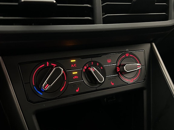 Volkswagen Polo 15 of 27