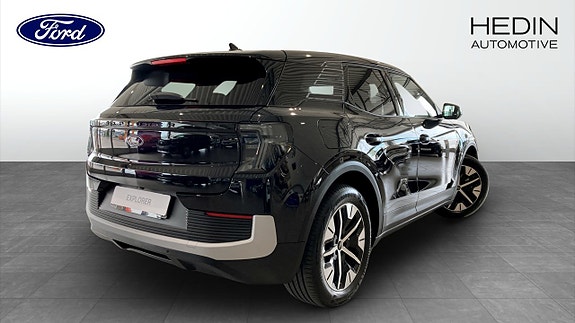 Ford Explorer 2 of 9