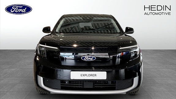 Ford Explorer 8 of 9