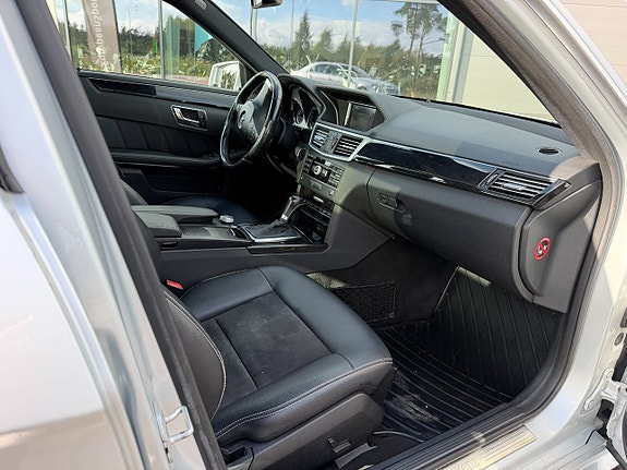 Mercedes-Benz E220 6 of 7