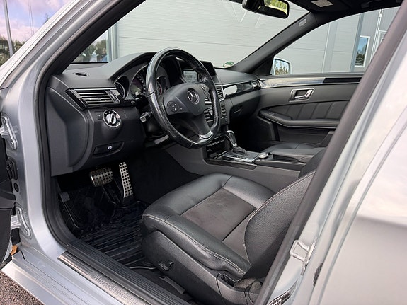 Mercedes-Benz E220 5 of 7
