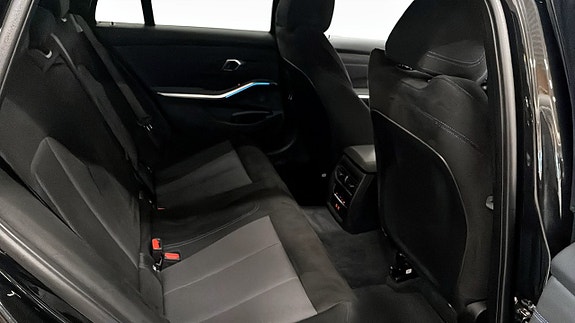 BMW 330e 5 of 9