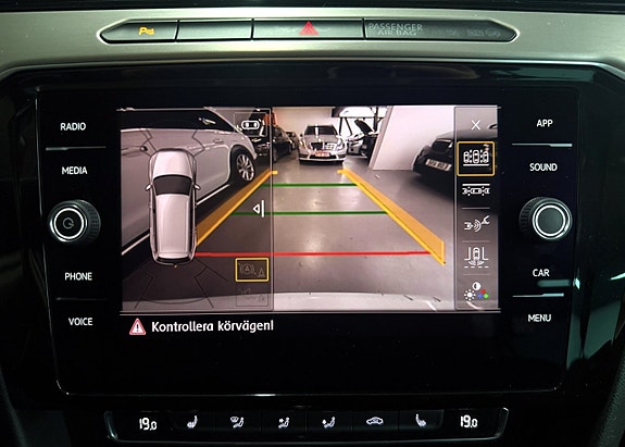 Volkswagen Passat Alltrack 22 of 26