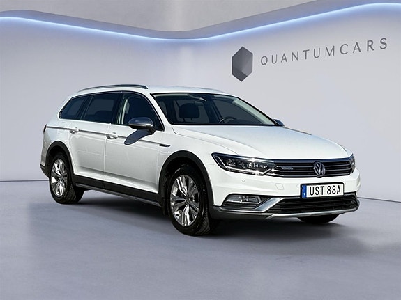 Volkswagen Passat Alltrack 8 of 26