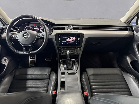 Volkswagen Passat Alltrack 13 of 26