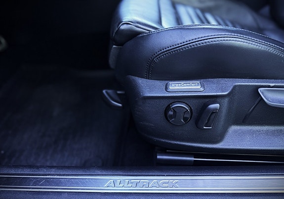 Volkswagen Passat Alltrack 12 of 26