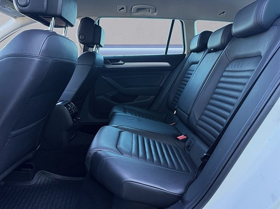 Volkswagen Passat Alltrack 23 of 26