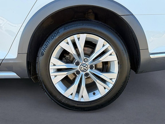 Volkswagen Passat Alltrack 10 of 26