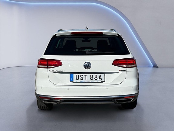 Volkswagen Passat Alltrack 5 of 26