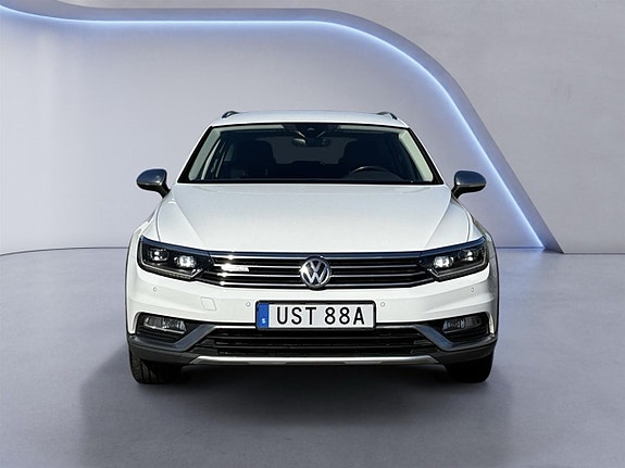 Volkswagen Passat Alltrack 9 of 26